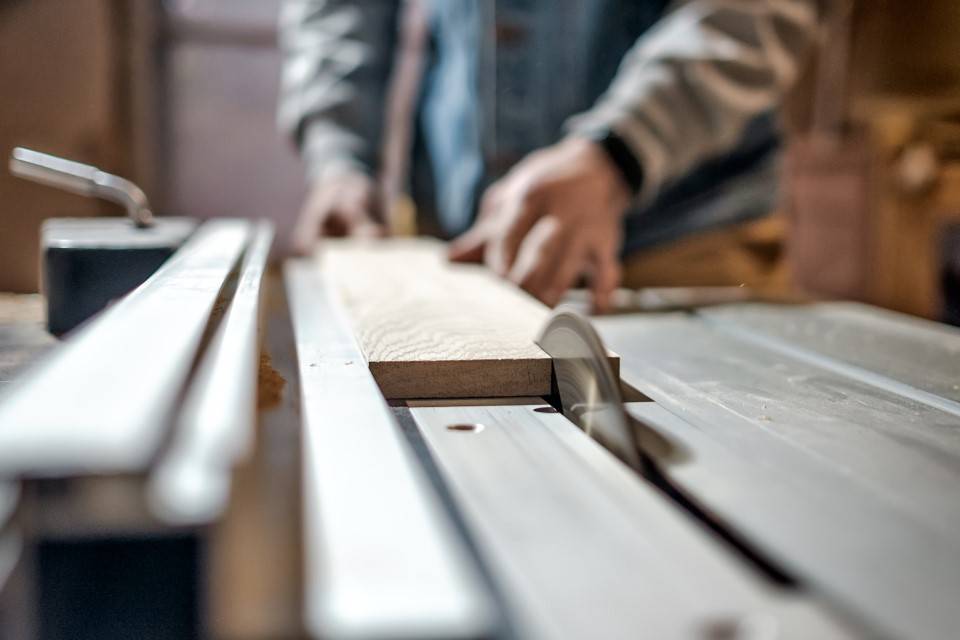 Fabrication de meuble sur-mesure en bois à Nespouls